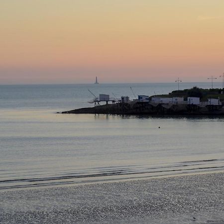 Cerise Royan - Le Grand Hotel De La Plage Exteriör bild