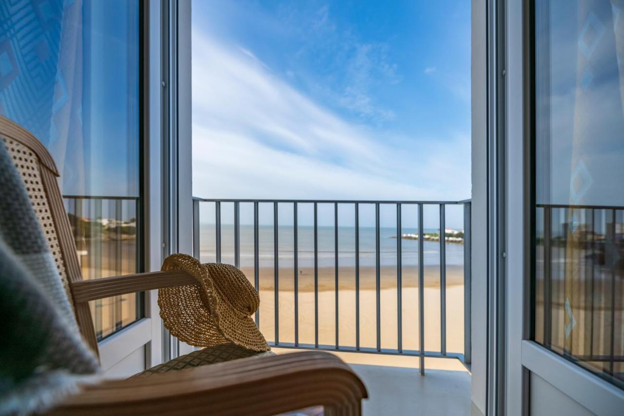 Cerise Royan - Le Grand Hotel De La Plage Exteriör bild