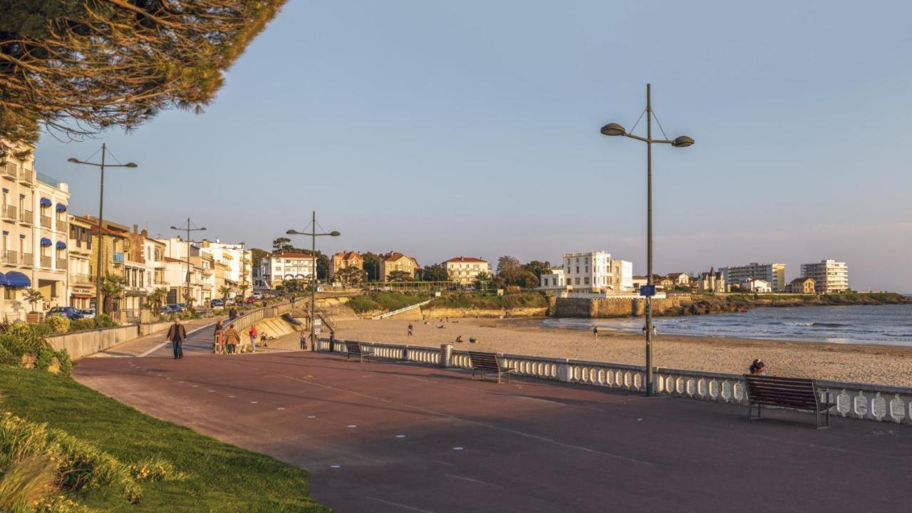 Cerise Royan - Le Grand Hotel De La Plage Exteriör bild