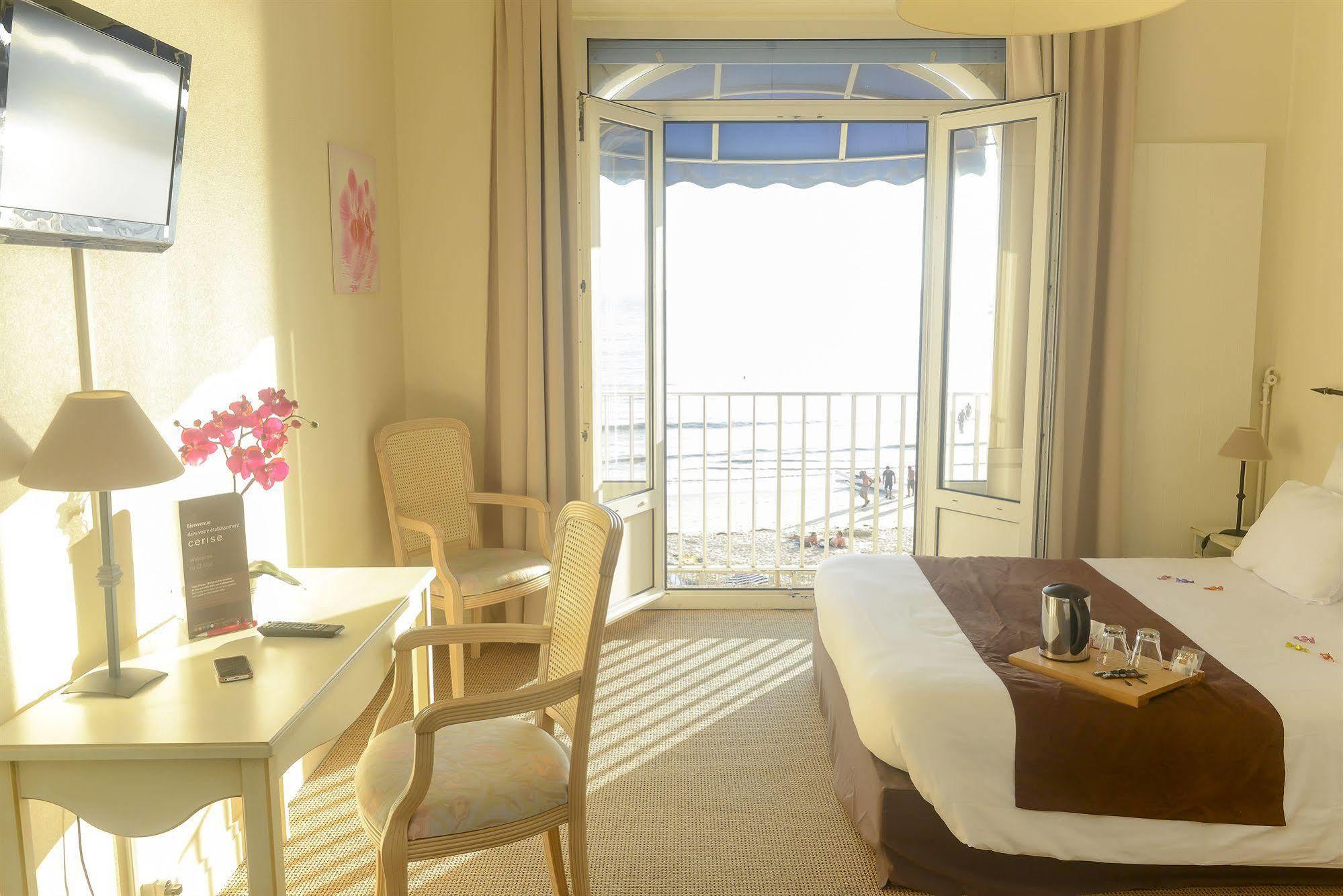Cerise Royan - Le Grand Hotel De La Plage Exteriör bild