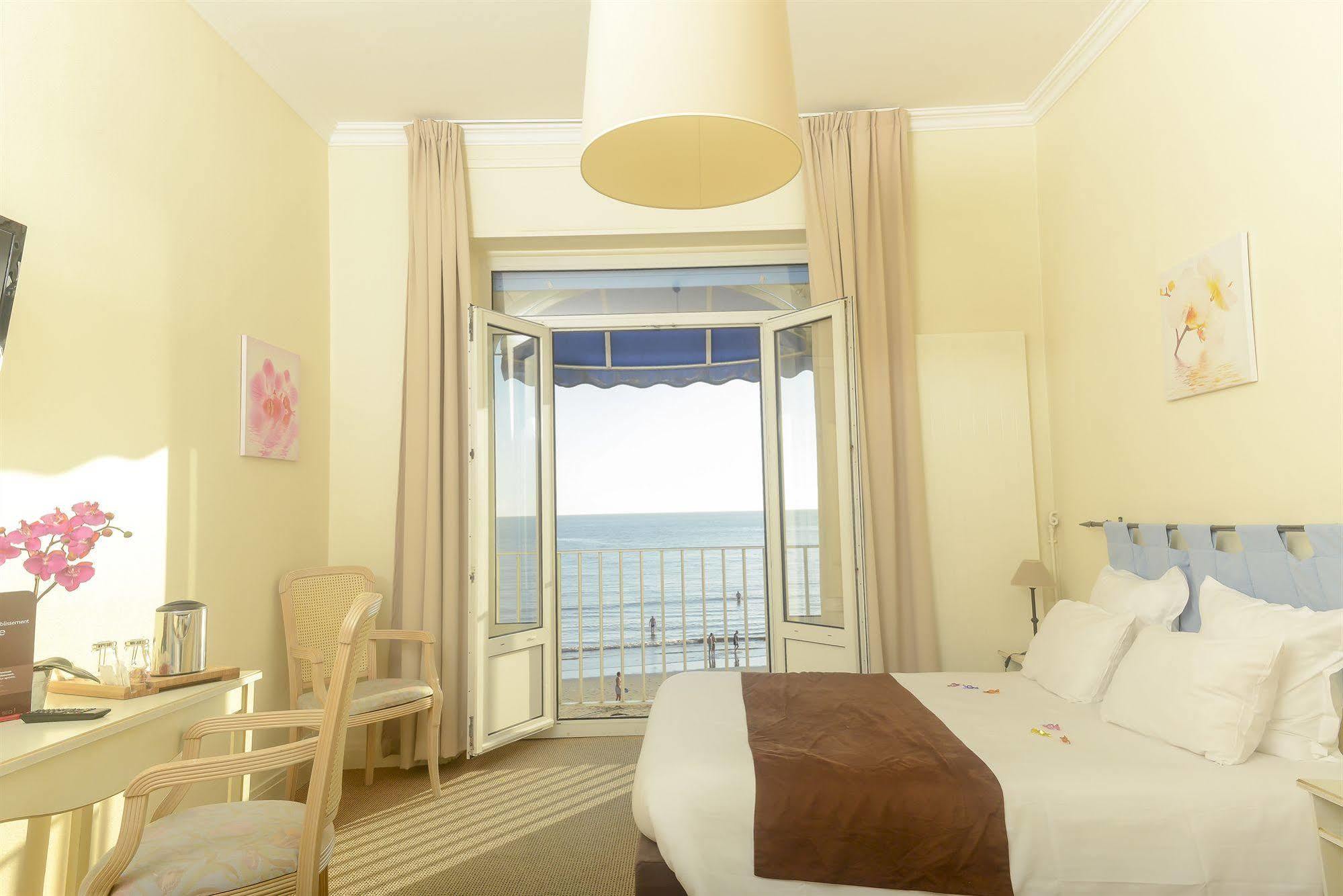 Cerise Royan - Le Grand Hotel De La Plage Exteriör bild
